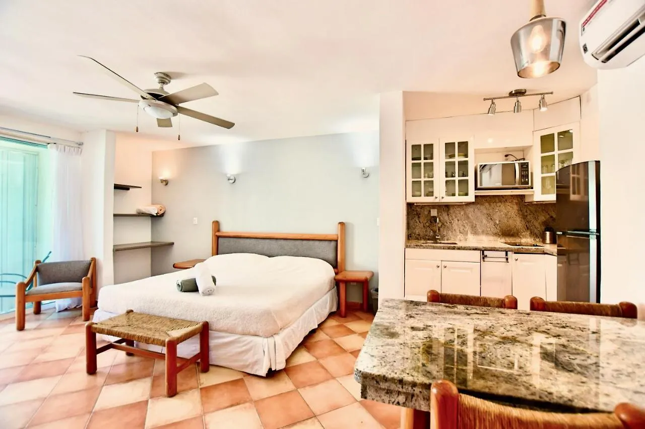 Solymar Condo Beach Resort By Casago 칸쿤 3*,
